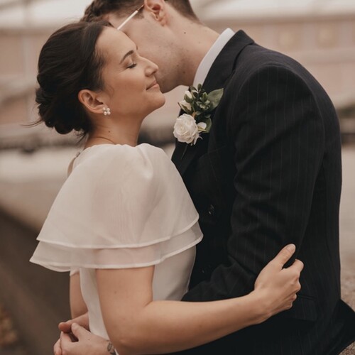 Una sposa vera con orecchini di perle Kensington