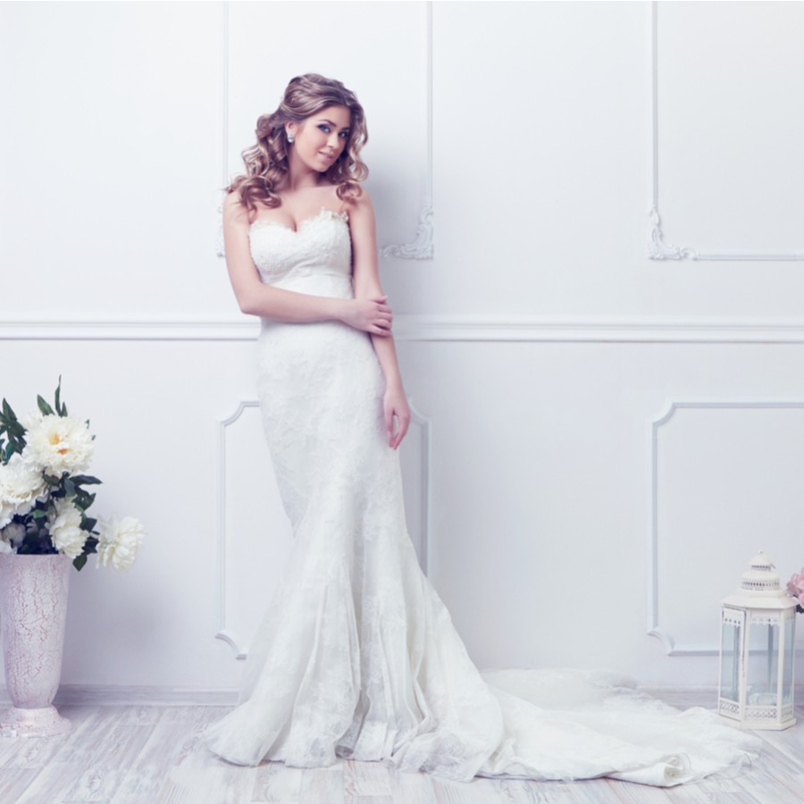 ¿Qué zapatos llevar con un vestido de novia de corte sirena?