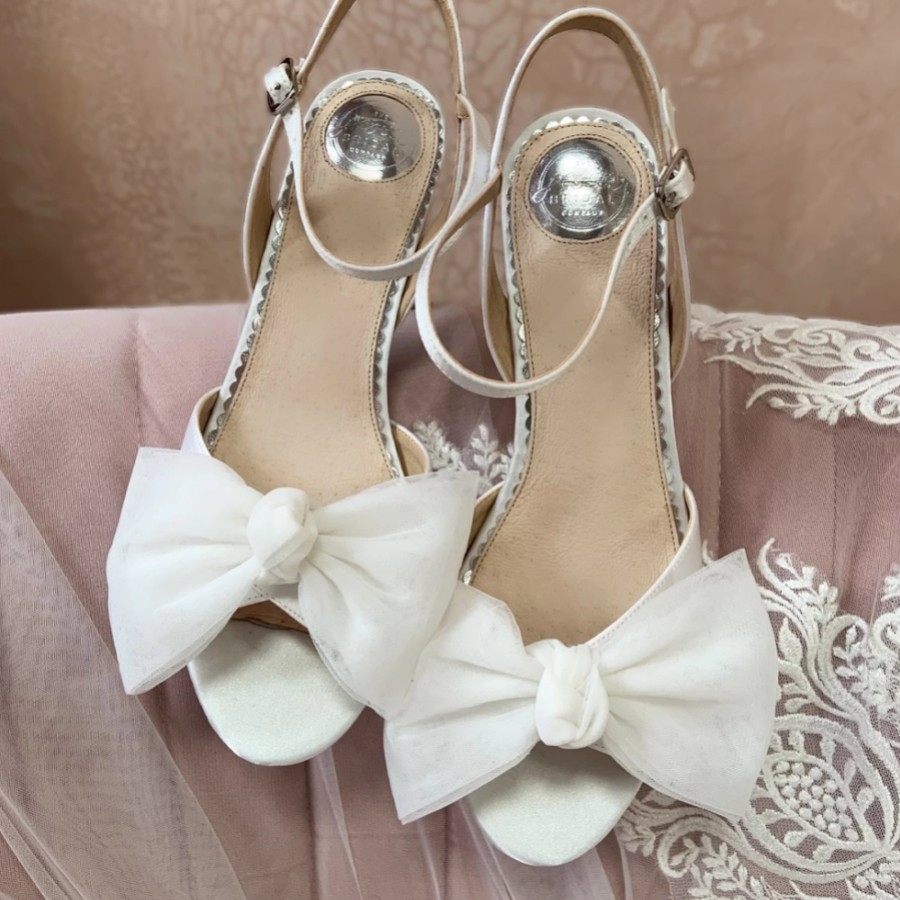 Buty ślubne z kokardkami