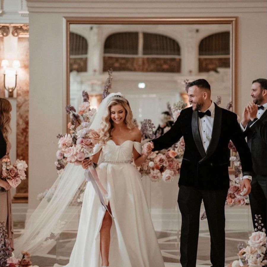 Echte Braut - Katie trägt Windsor-Diadem