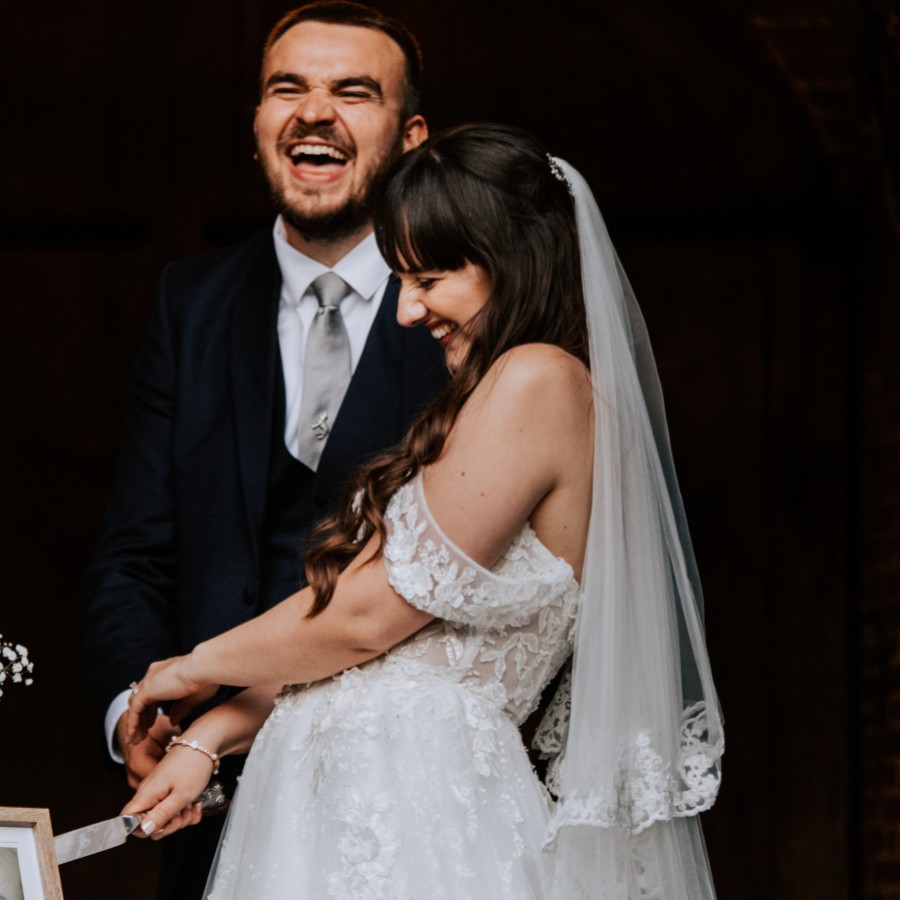 Echte Braut - Lauren mit Schleier S258