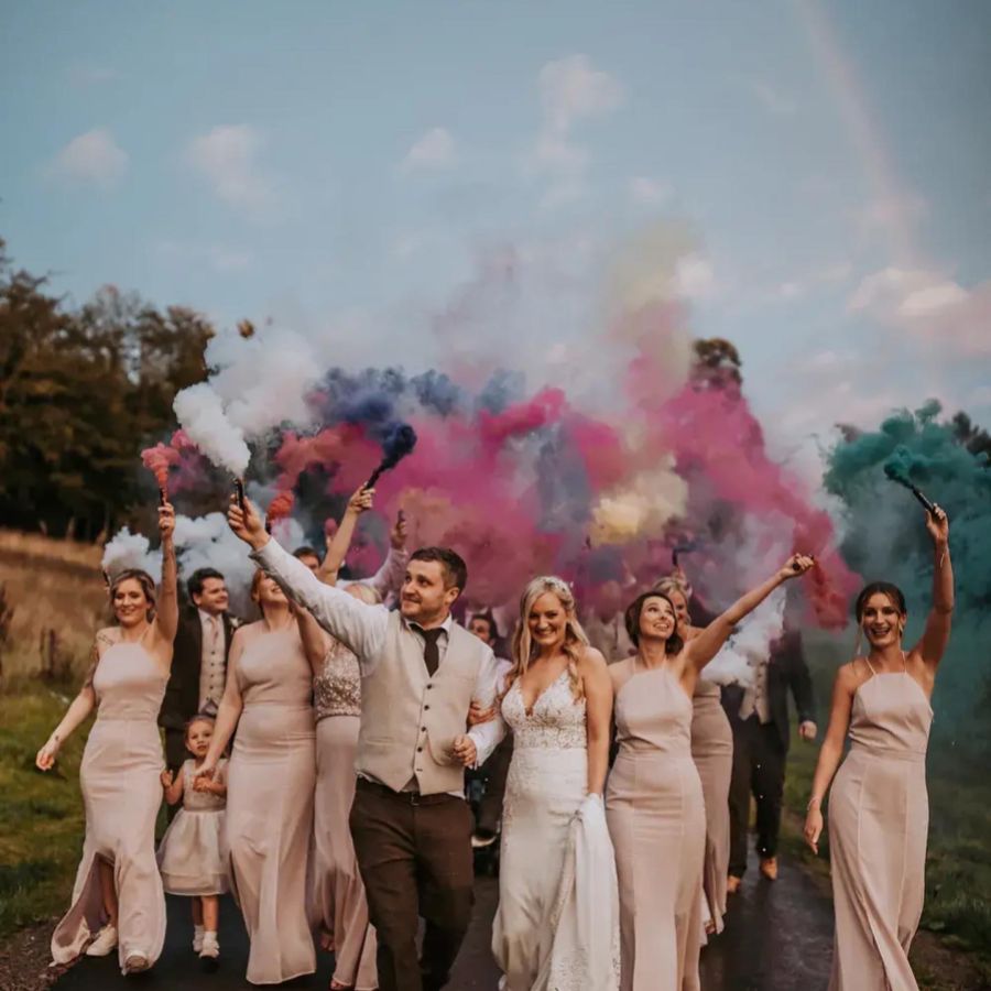 Echte Braut - Melissa trägt Indi Blockabsätze