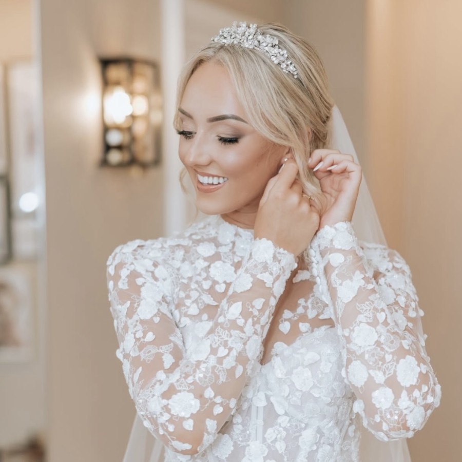 Echte Braut - Sophie trägt Samira-Diadem