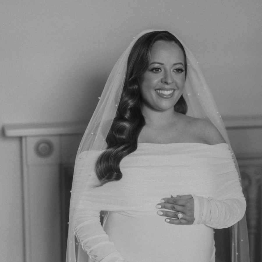 Novia real: Claire con el velo PBV9011