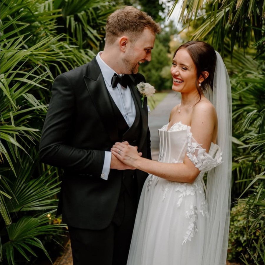 Real Bride - Ellie wearing S261 veil