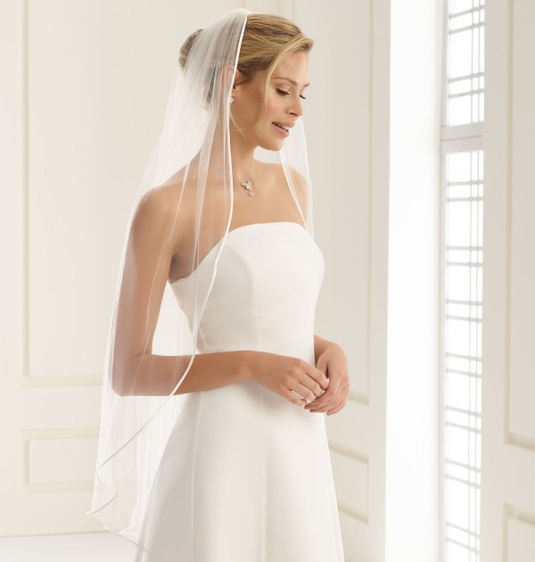 Bianco Ivory Single Tier Satin Edge Fingertip Veil S196