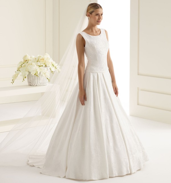 Bianco Ivory Plain Single Tier Chapel Veil with Cut Edge S226