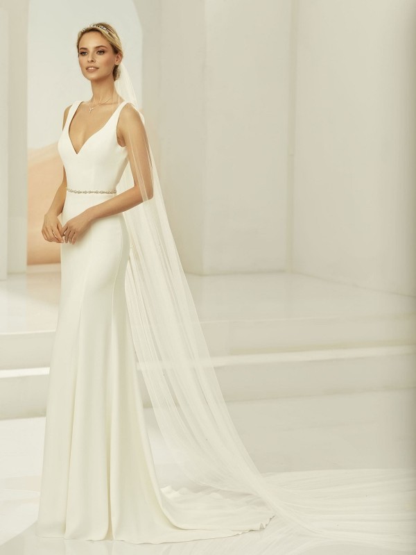 Bianco Avorio Velo da cattedrale a un piano in cristallo Swarovski con bordo tagliato S382