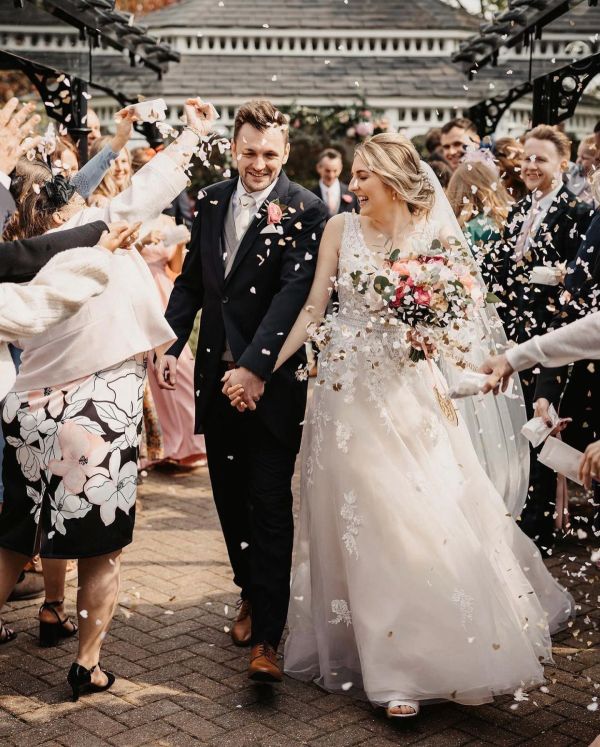 Real Bride Beth wearing S342 veil