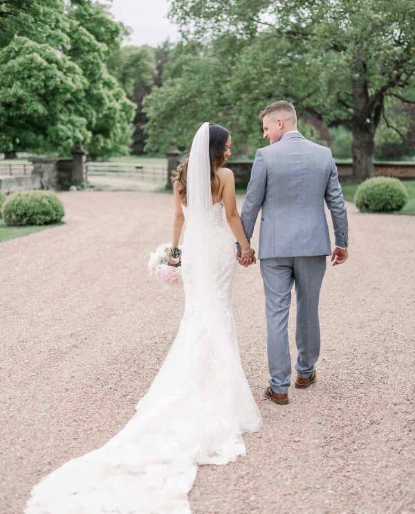 Real bride Christy wearing S227 veil