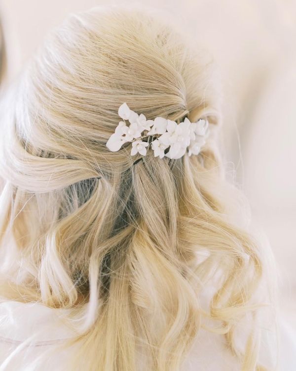 Lauren wearing Nieve hair comb