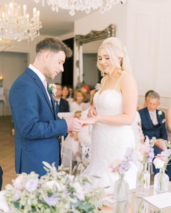 Lauren wearing Nieve hair comb