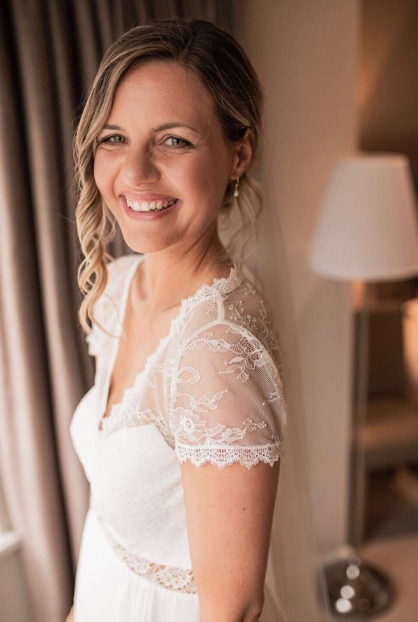 Leanne wearing S196 veil, Starlight earrings & Miliana bracelet