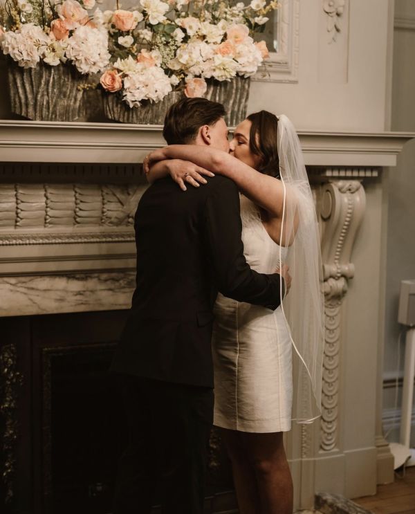 Real Bride Lorren wearing S196 veil