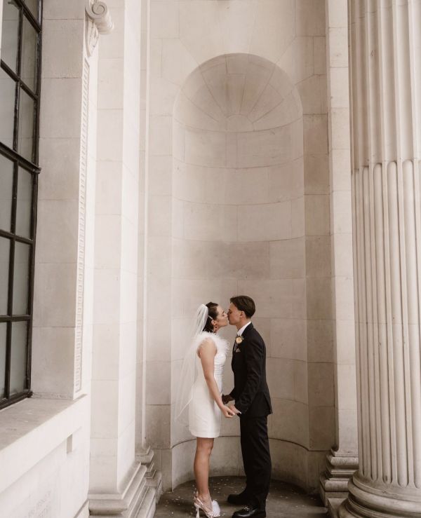 Real Bride Lorren wearing S196 veil