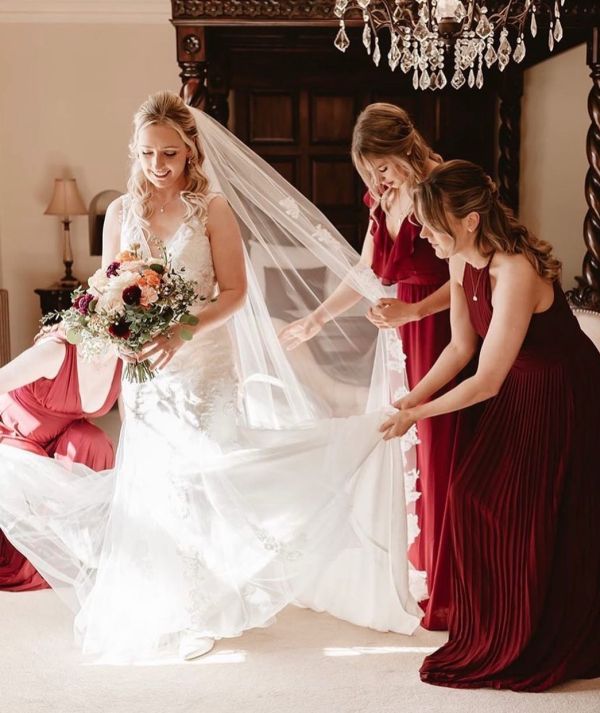 Real Bride Ellie wearing Dolci Jewellery Set and LA963 veil