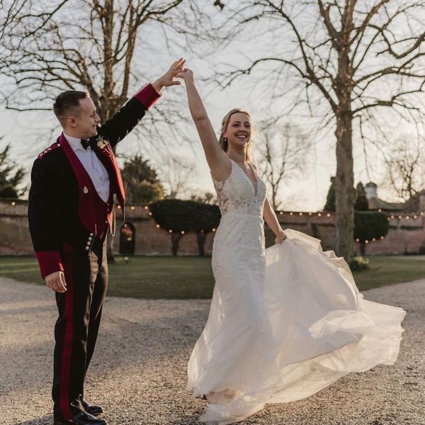 Real Bride Ellie wearing Dolci Jewellery Set and LA963 veil