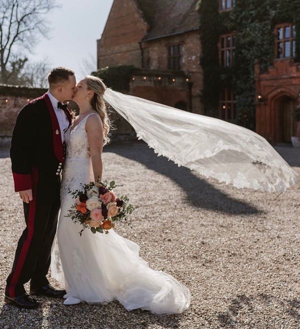 Real Bride Ellie wearing Dolci Jewellery Set and LA963 veil