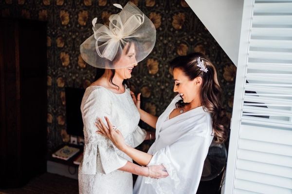 Real Bride Lauren wearing Aurora comb