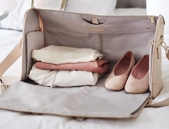 Elegantes fundas plegables para ropa y trajes