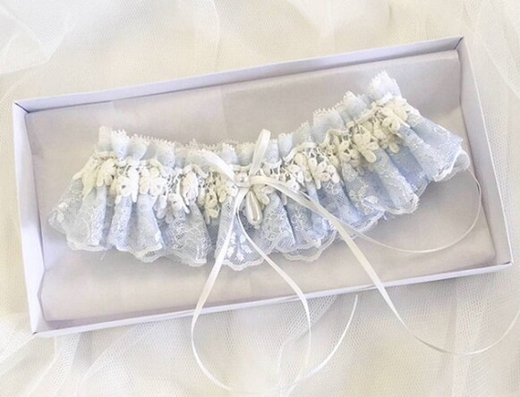 Elegantes ligas de boda de encaje hechas a mano