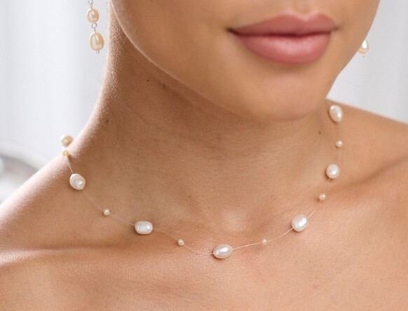 Complétez votre look avec un superbe collier de mariée