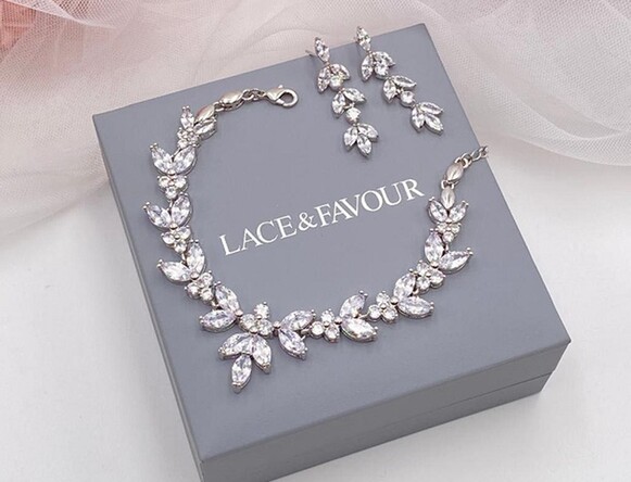 Einzigartige Hochzeits-Accessoires von Lace & Favour