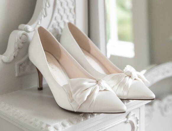 Discover the Latest Bridal Accessories and Wedding Day Details