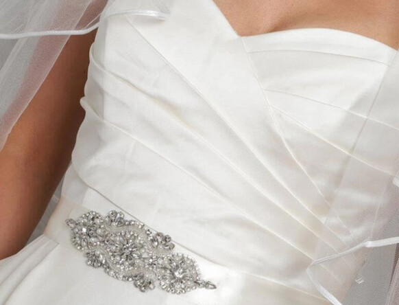 Dê um belo toque final com os cintos d Perfect Bridal 