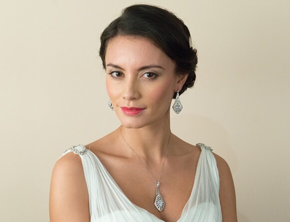 Brilla y resplandece sin gastar mucho con nuestras rebajas en joyas de boda...