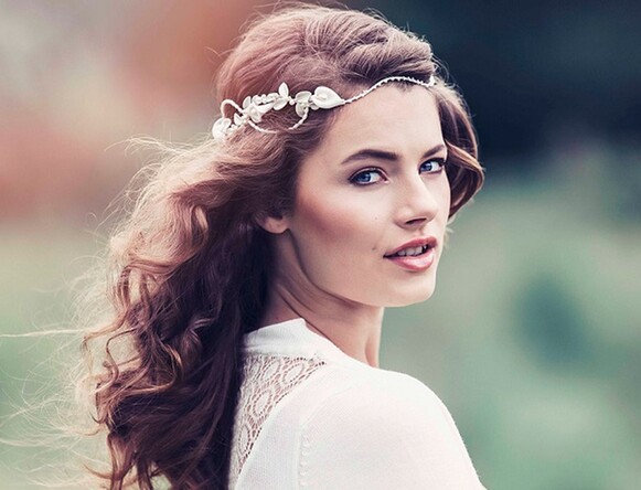 Complete o seu look aos melhores preços na nossa promoção de acessórios para o cabelo de noiva...