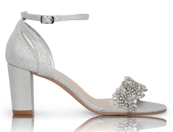 Funkelnde Silber-Braut-Sandalen