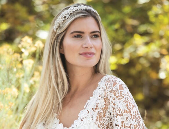 Apaixone-se pelas nossas tiaras laterais para casamento