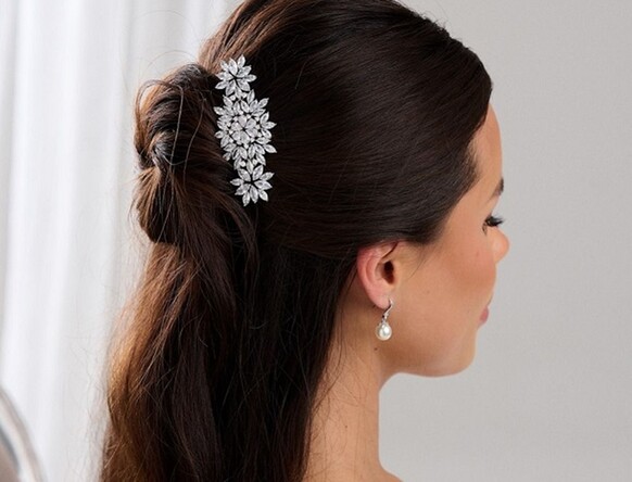 Elegantly Chic Hair Combs For Brides