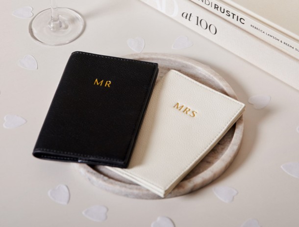 Cadeaux de mariage luxueux pour le couple heureux