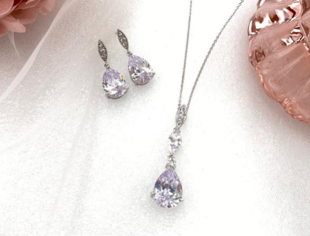 Brilla con luz propia con nuestros conjuntos de joyas para el baile de graduación
