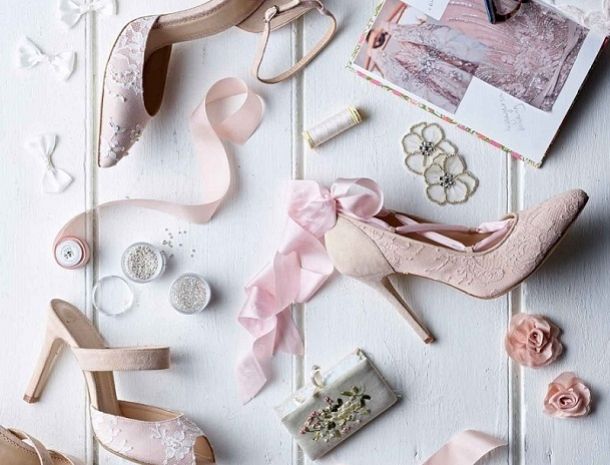 Entdecken Sie die Schuhkunst von Diane Hassall