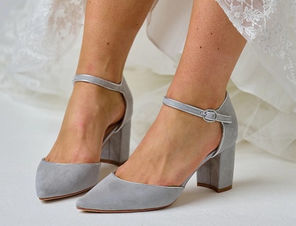 Mühelose Eleganz mit grauen Schuhen für besondere Anlässe