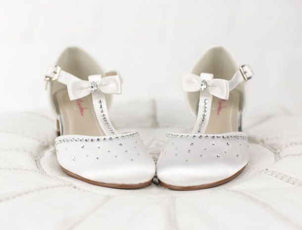 Schuhe für die erste heilige Kommunion