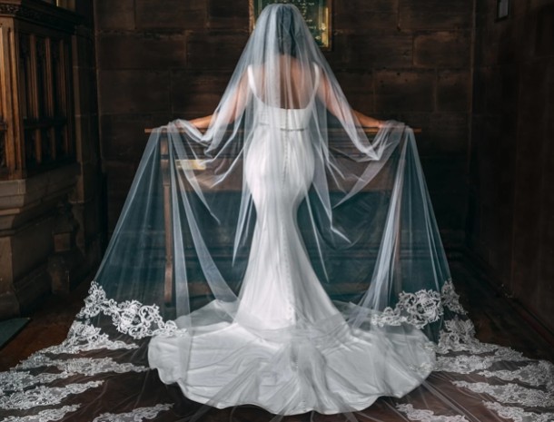 Percorri La Navata Con Un'eleganza Senza Tempo.