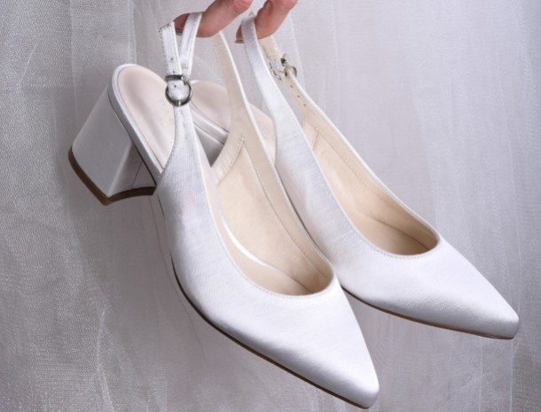 Completa il tuo look da sposa con le scarpe Paradox London.