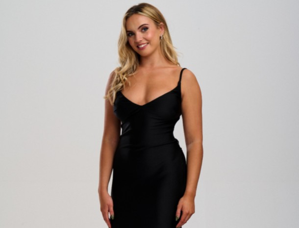 Vestidos clássicos pretos para bailes de finalistas em Lace & Favour