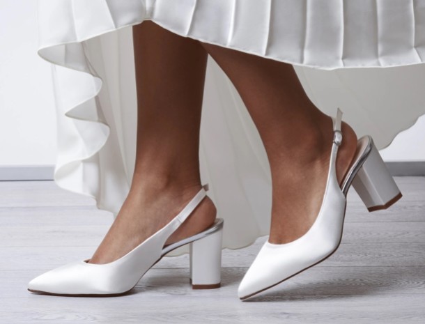 Zapatos de boda atemporales con talón abierto