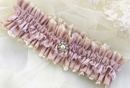 Fantasy Dusky Rose Garter
