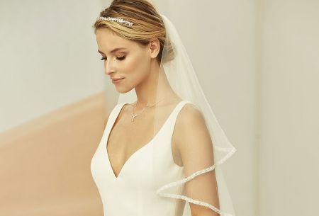 Ivory Waterfall Effect Fingertip Veil