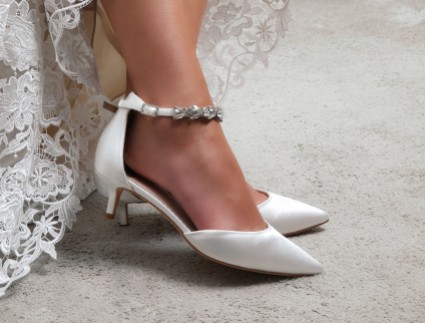 Buty ślubne na niskim obcasie