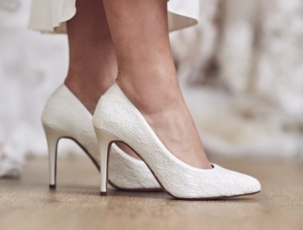 Koronkowe buty ślubne