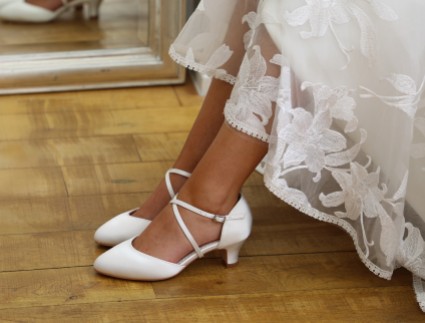 Zapatos de boda de tacón bajo