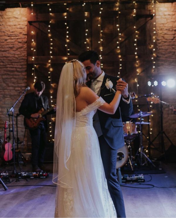 Photo of Bianco Ivory Single Tier Satin Edge Fingertip Veil S196 uploaded by A on 21st March 2023