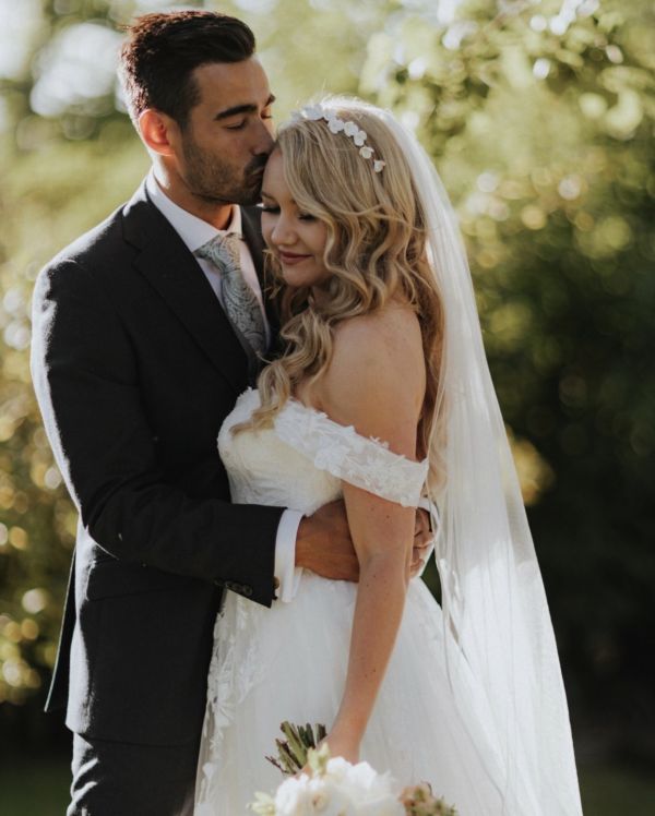 Photo of Bianco Ivory Single Tier Satin Edge Fingertip Veil S196 uploaded by A on 21st March 2023